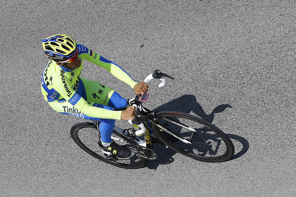 Contador out for a ride on the rest day