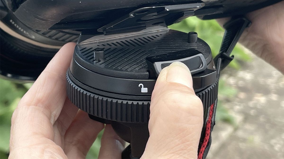 Peak Design Travel Tripod Review: Image shows hands manipulating tripod