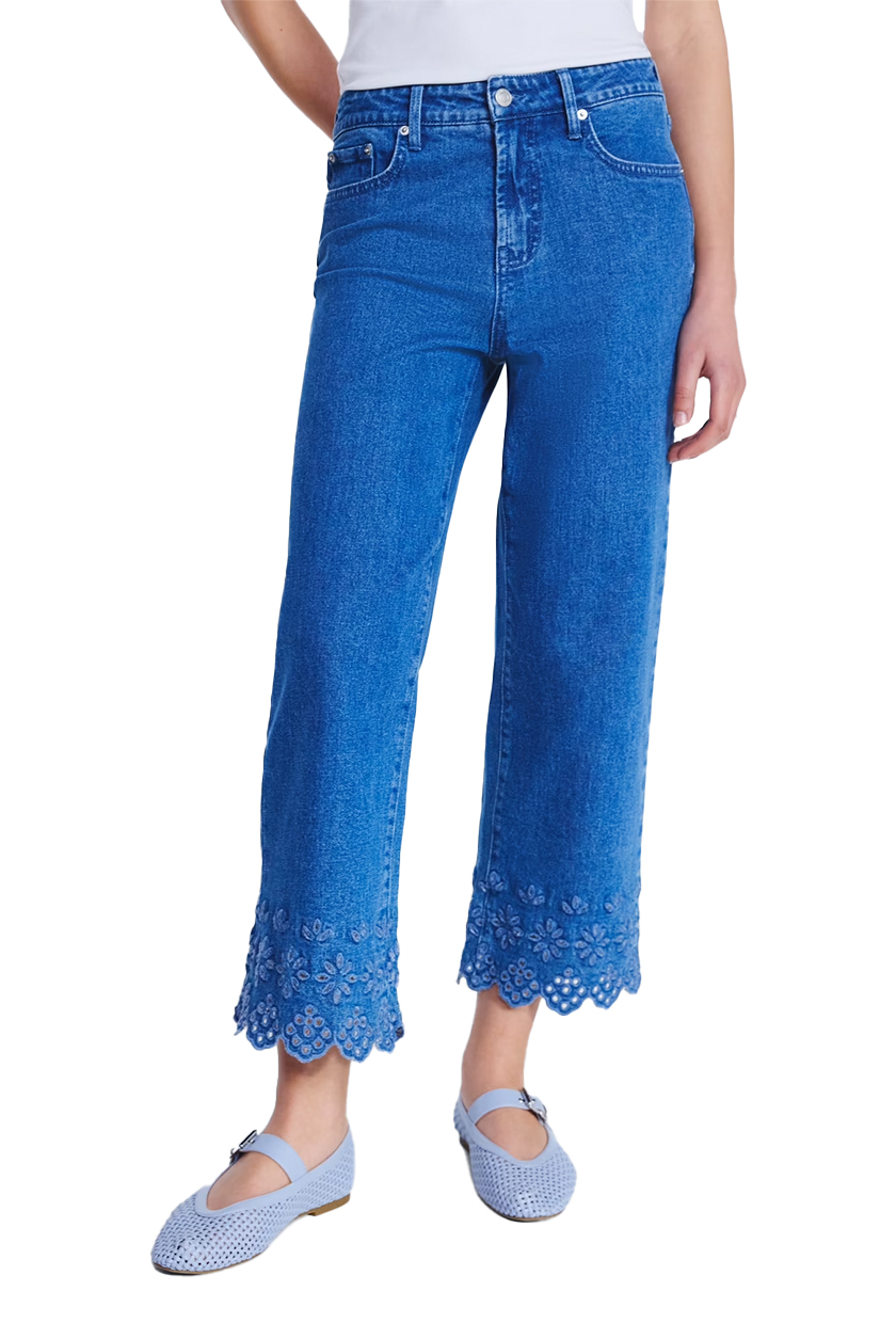 Free Assembly Women's and Women's Plus Embroidered Eyelet Cropped Jeans, 28&amp;quot; Inseam, Sizes 0-26 Plus