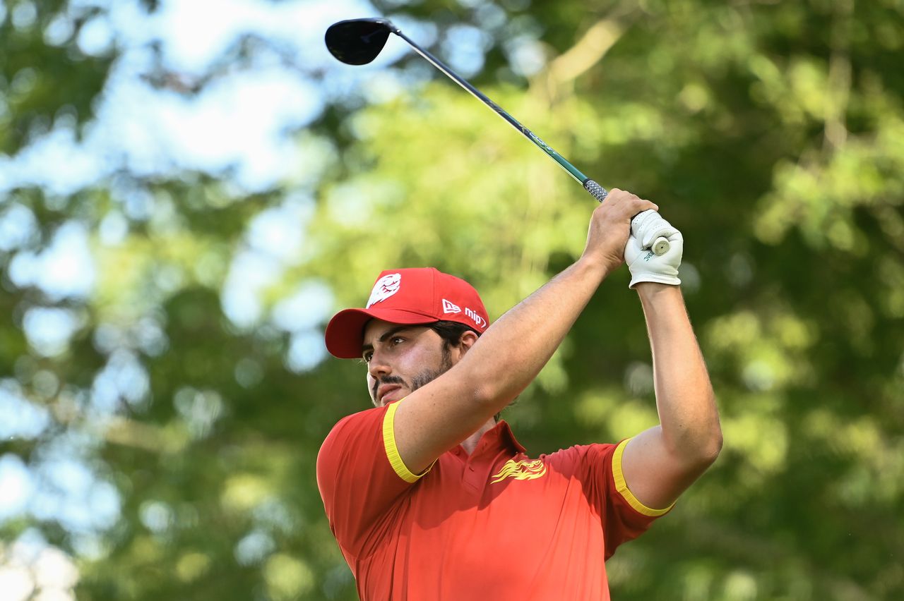 Josele Ballester hits a mini driver
