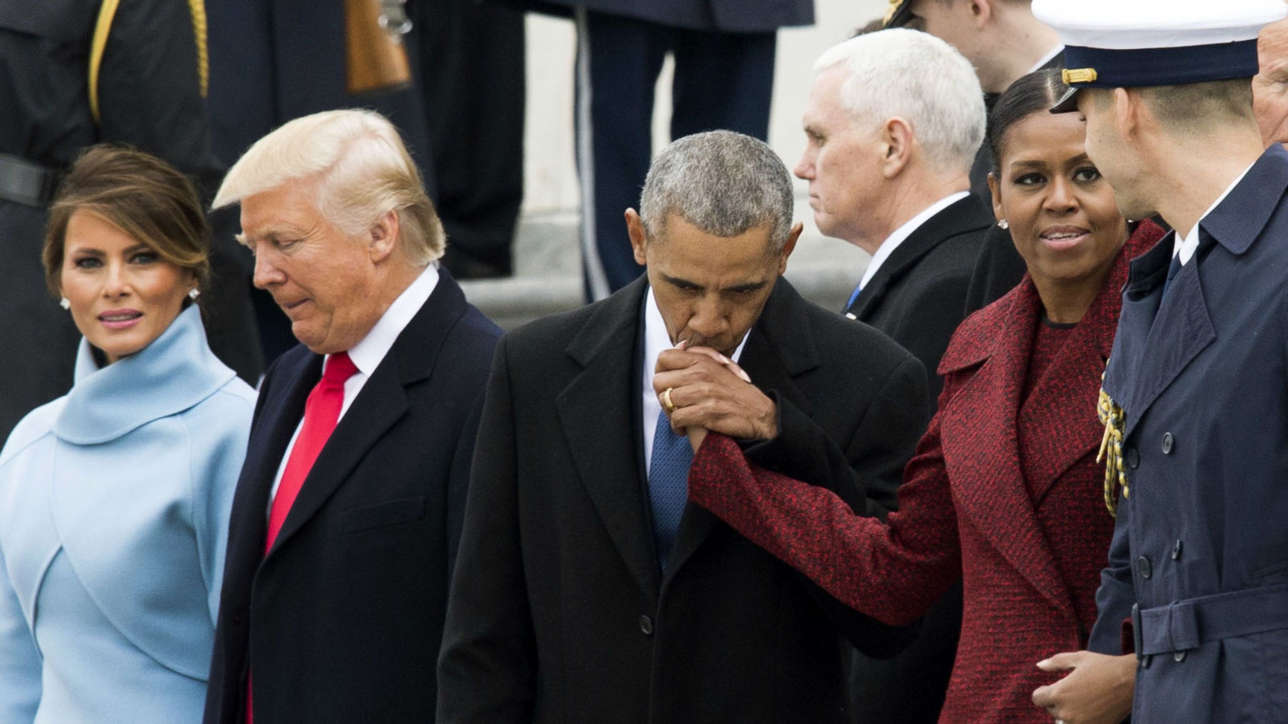 Watch Barack And Michelle Obamas Sweet Hand Kiss At Donald Trumps