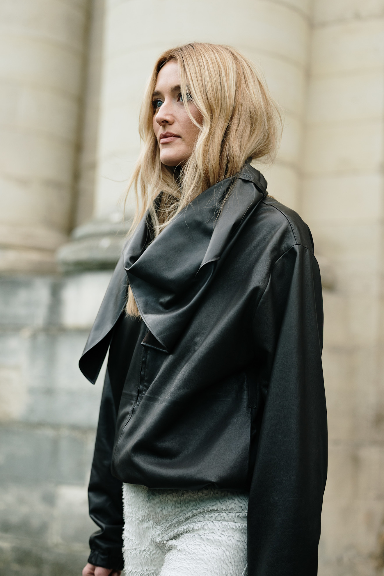 Sarah Pidgeon at Paris Fashion Week AW26 with soft loose curls