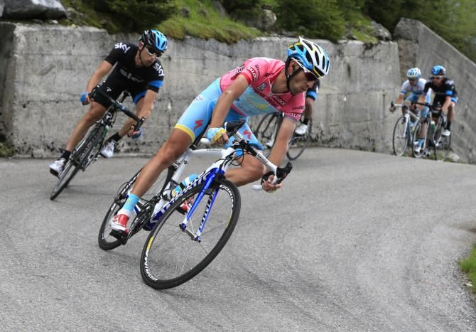 Vincenzo Nibali (Astana) defending the maglia rosa