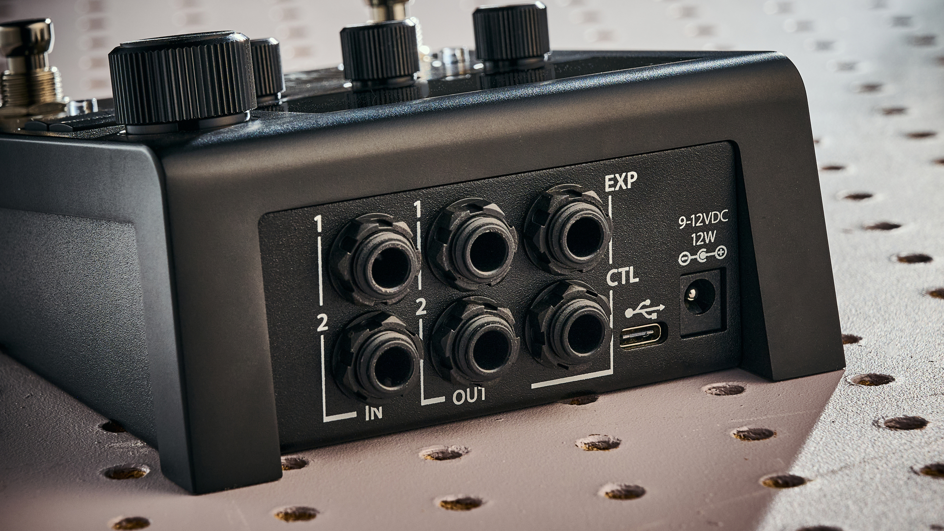 The inputs and outputs on the Eventide H9 Harmonizer Gen 2 multi-effects pedal