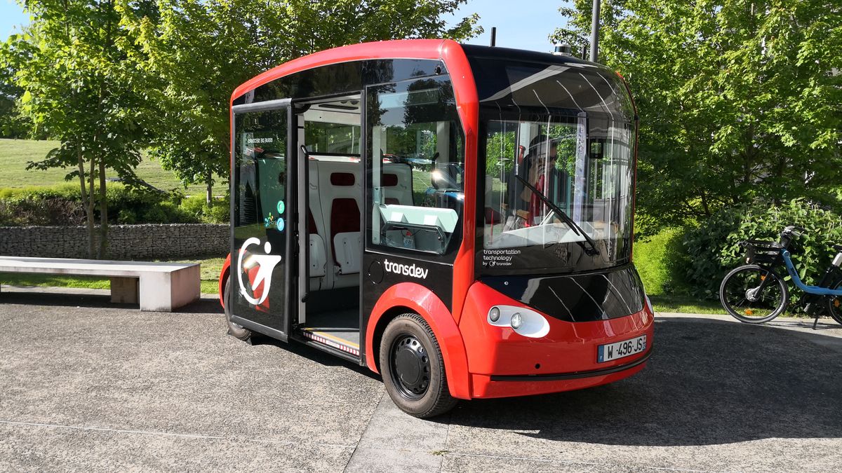 Autonomous bus