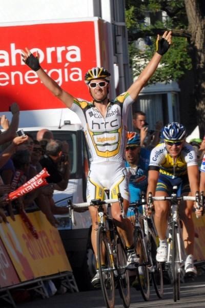 Greg Henderson (Columbia-HTC) bests Borut Bozic (Vacansoleil) in the sprint.