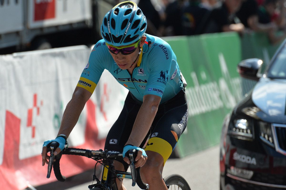 Miguel &Aacute;ngel L&oacute;pez (Astana) feels the strain of the effort