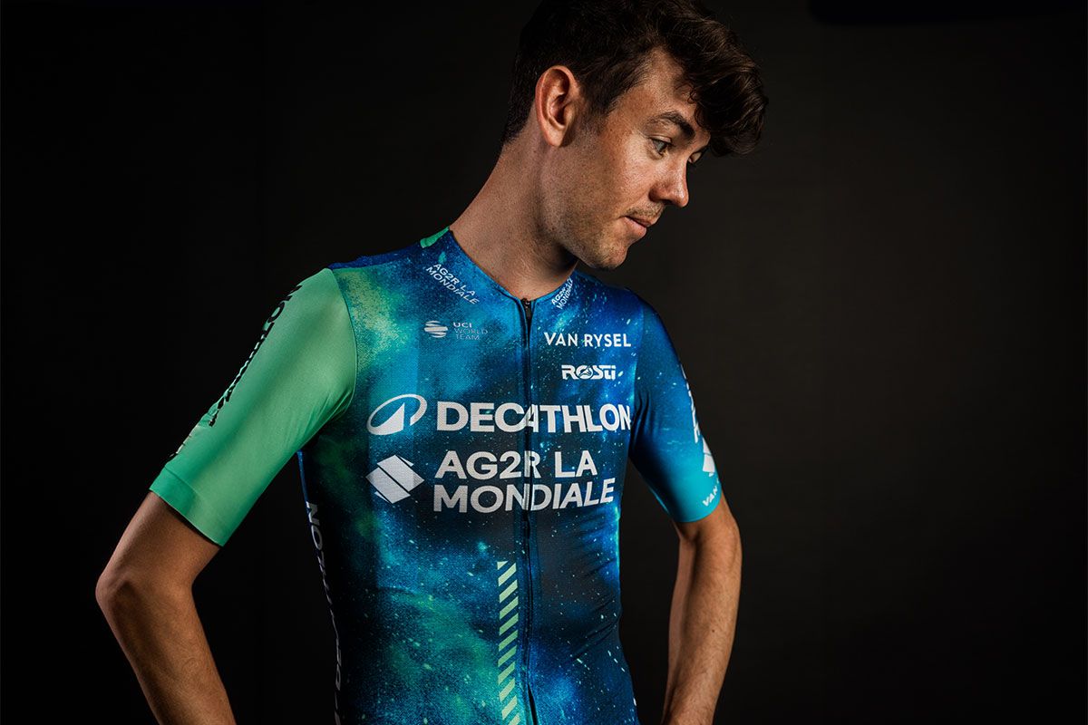 Decathlon AG2R La Mondiale 2024 kit