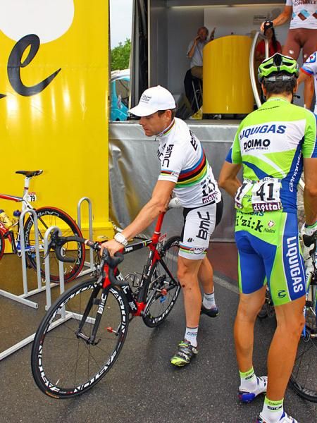 Cadel Evans (BMC) is in a good position at the start of Stage 6.