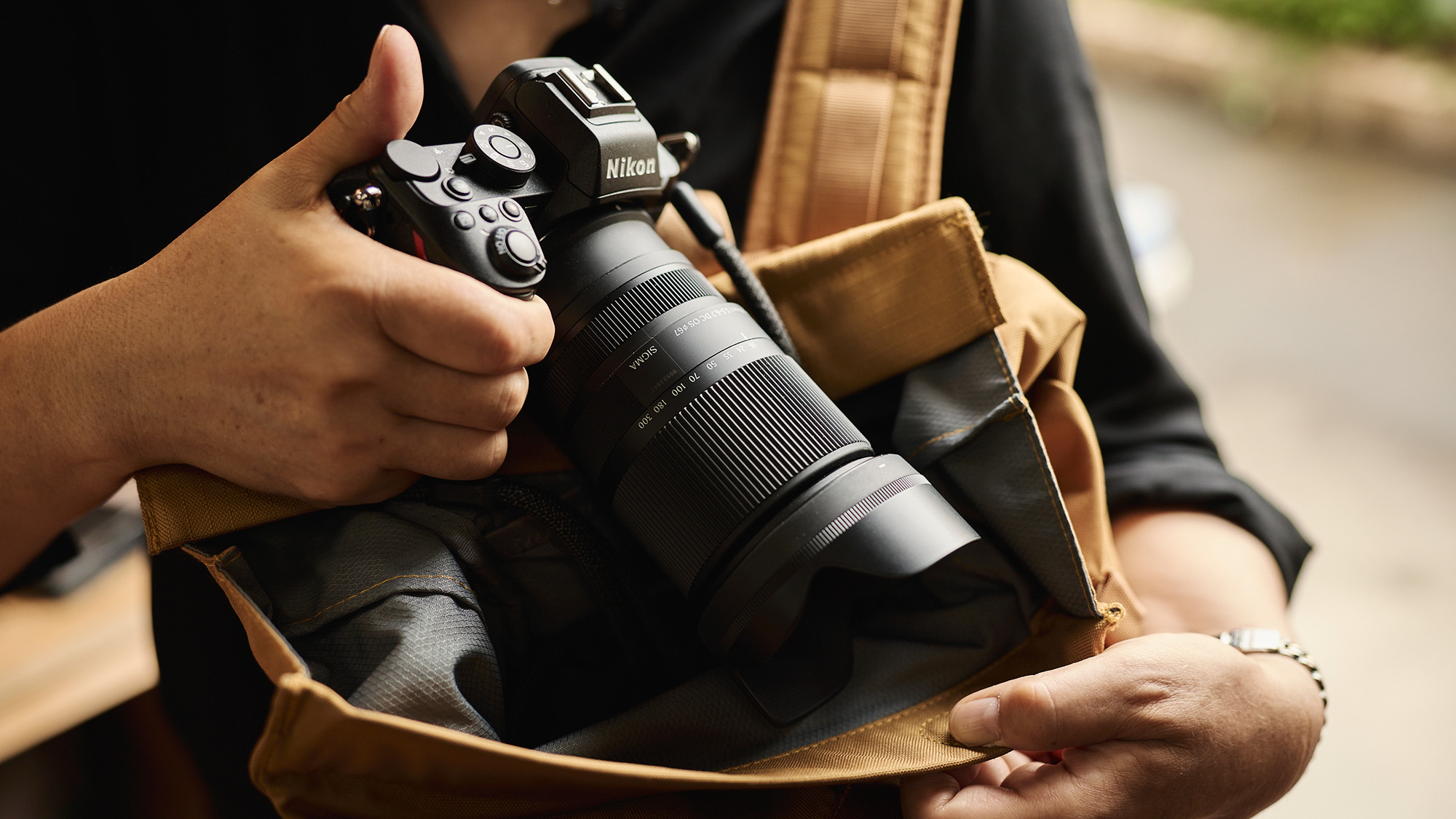 Sigma 16-300mm f/3.5-6.7 DC OS | Contemporary lifestyle images