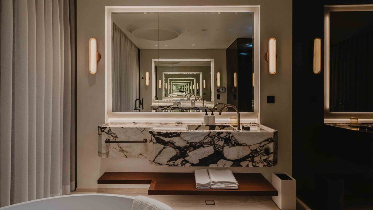 View of 10 Switches You Can Make in Your Bathroom Energy-Efficient | Livingetc