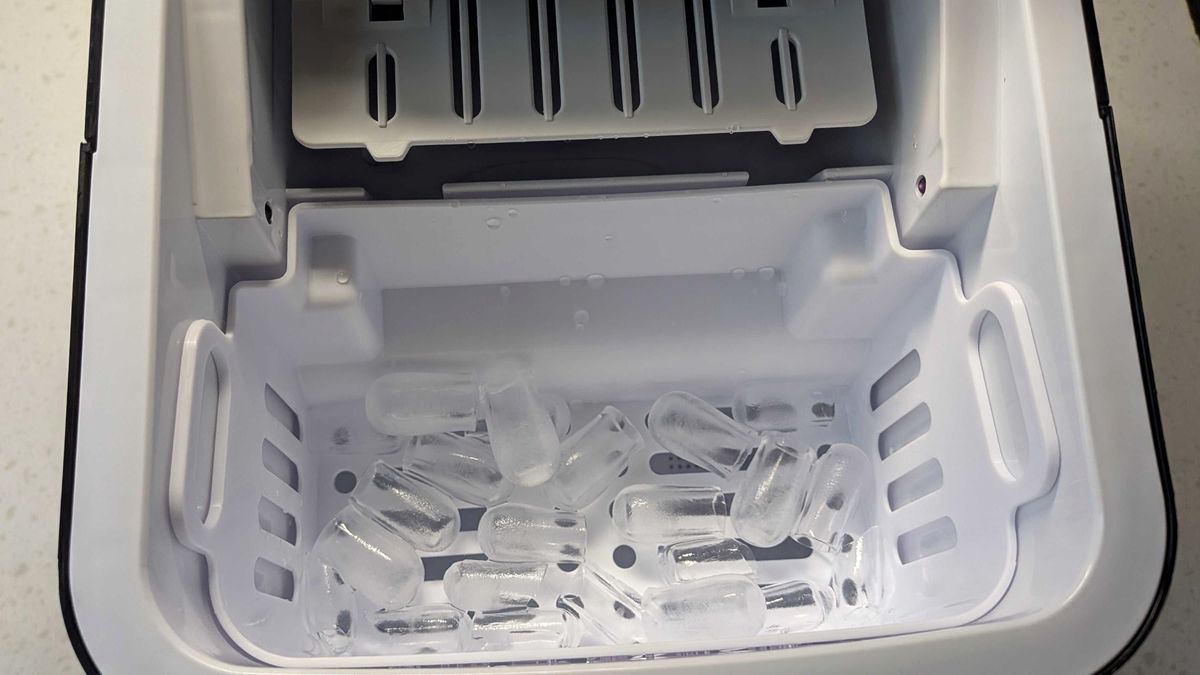 Caso ice cube maker with ice forming