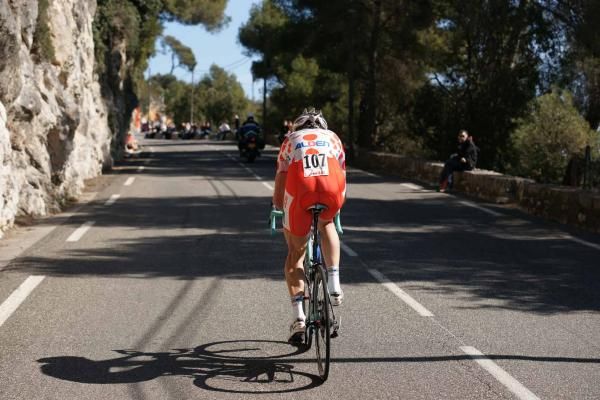 Frederik Veuchelen (Vacansoleil-DCM) alone against Col d'Eze.
