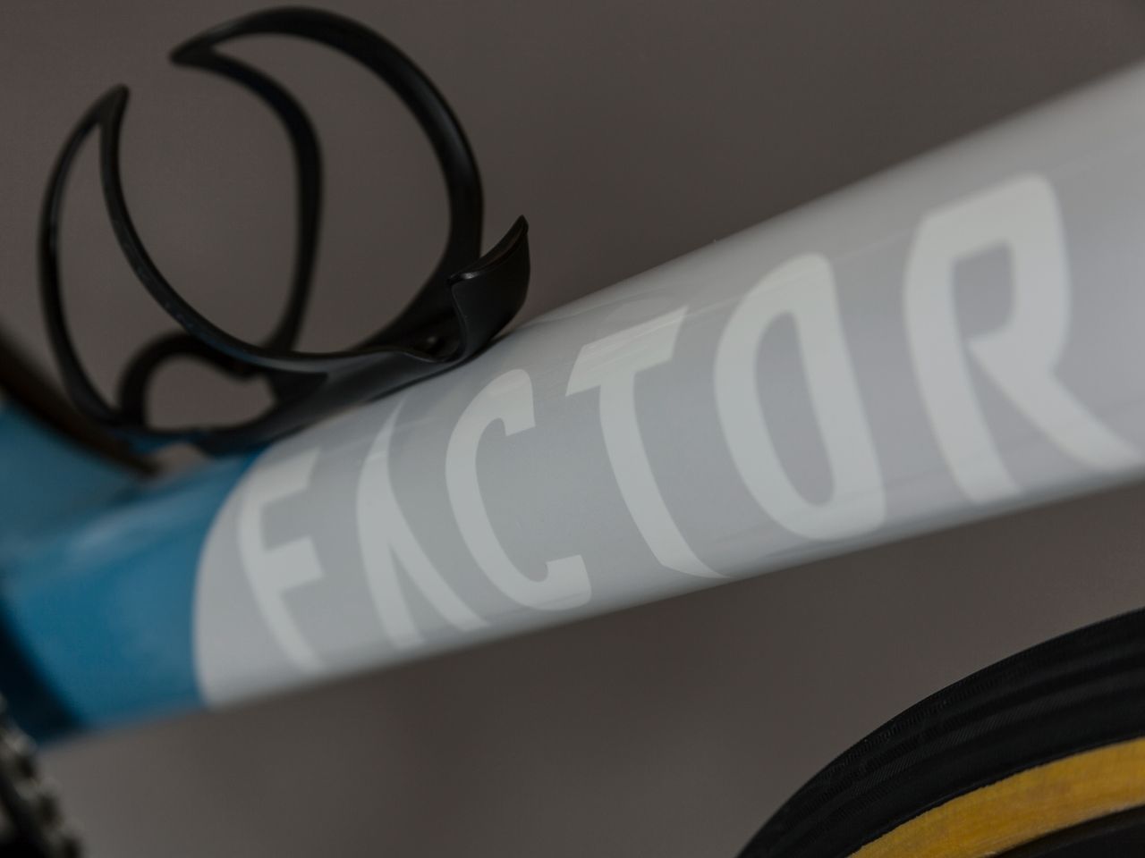 A closer look at the decals on the frameset