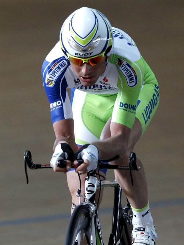Basso close up