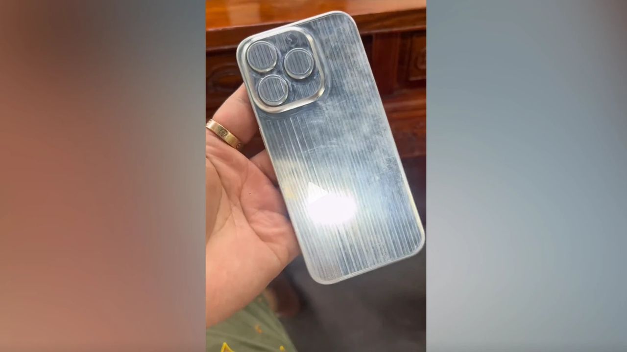 Leaked iPhone 15 Pro dummy