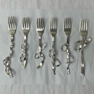 Leo Costelloe bow detail cutlery