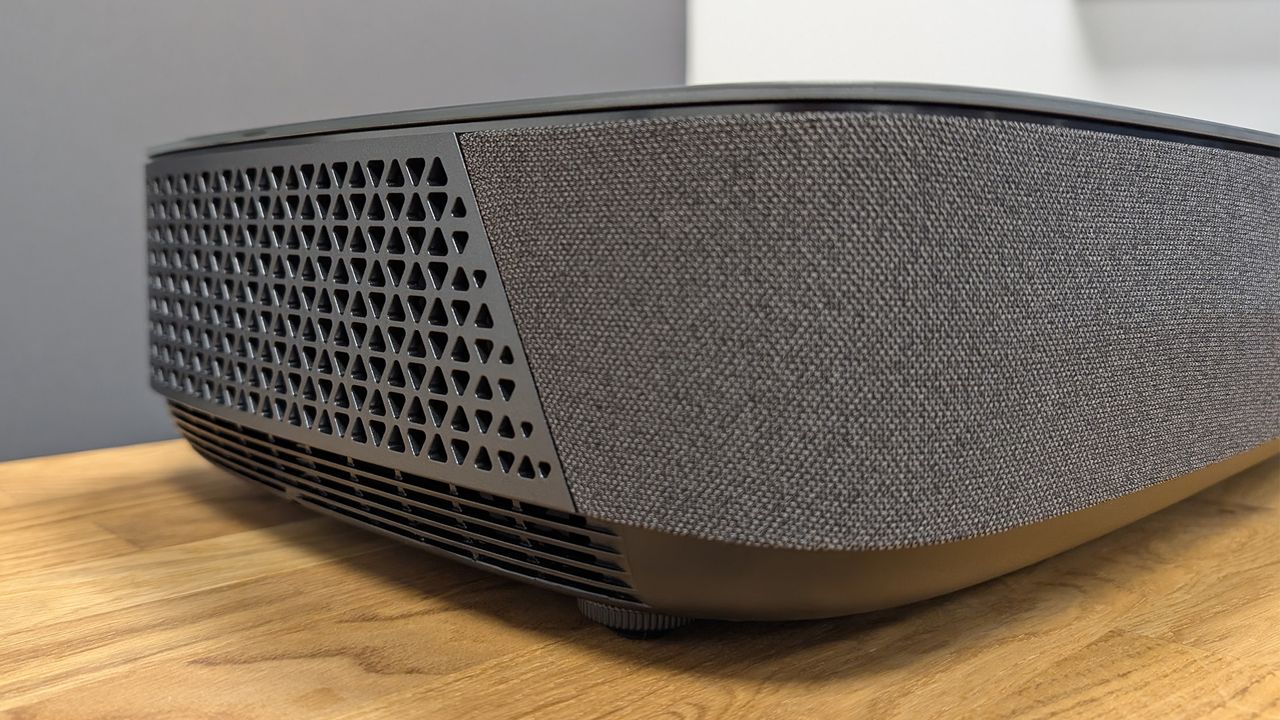Hisense PL2 UST projector