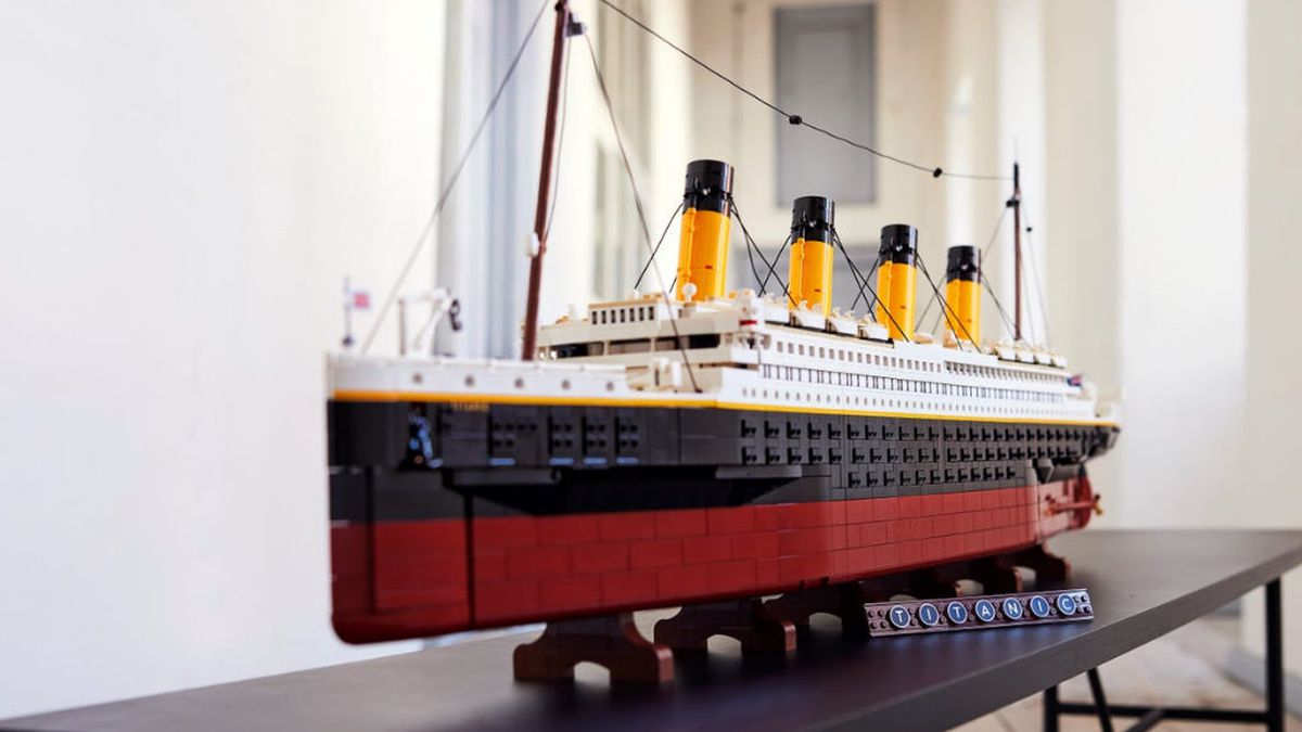 Lego Titanic close-up