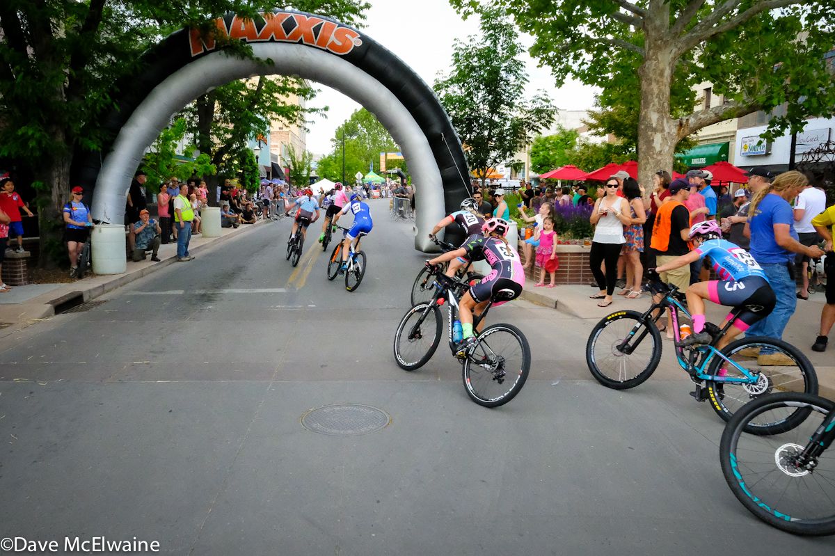Alexis Skarda leads her NoTubes teammate Rose Grant with two laps remaining.