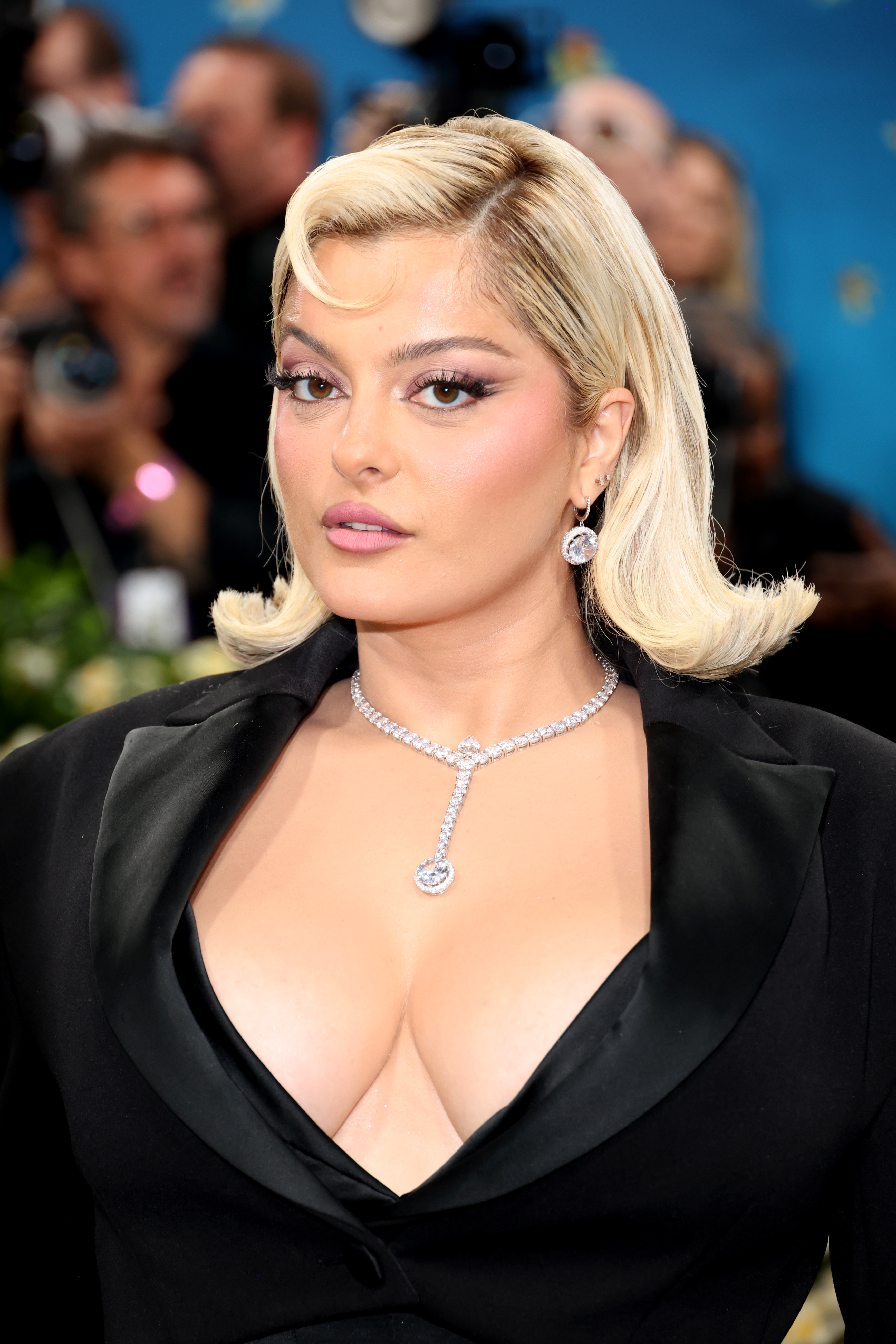 Bebe Rexha with a kiss curl bob