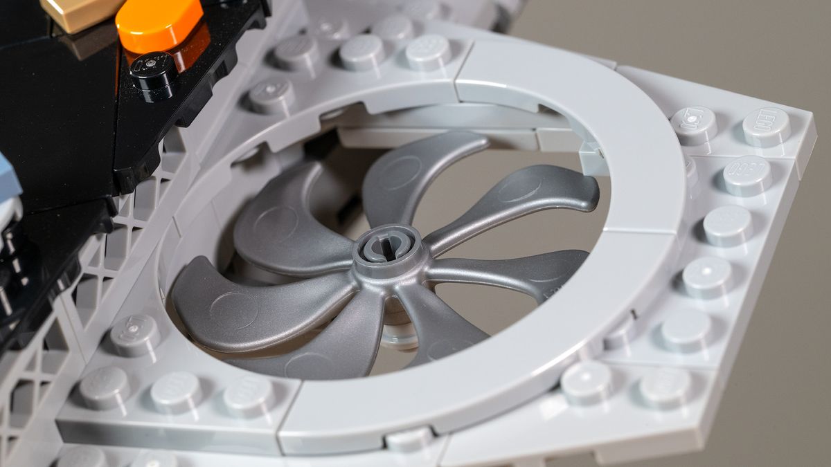 The Avengers Helicarrier (76295) close-up of turbine