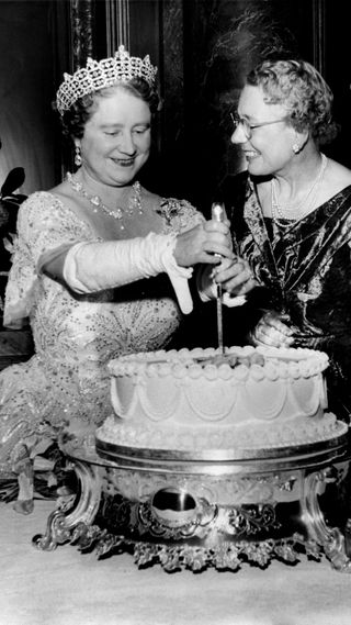 Queen Mother cutting the birthday cake of the Women's Group