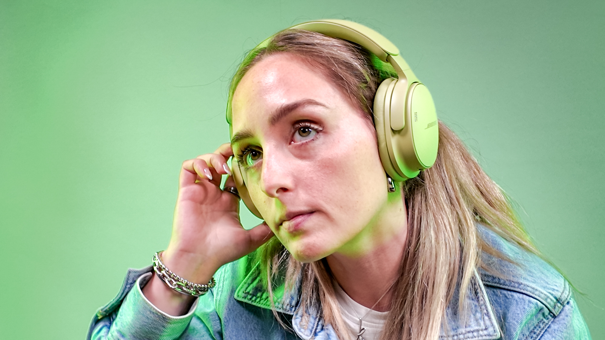 Kate Kozuch wearing the Bose QuietComfort Headphones (2nd Gen)