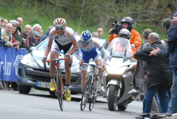 Dmitri Champion (Bretagne Schuller) leads Jean-Marc Marino (Saur Sojasun)