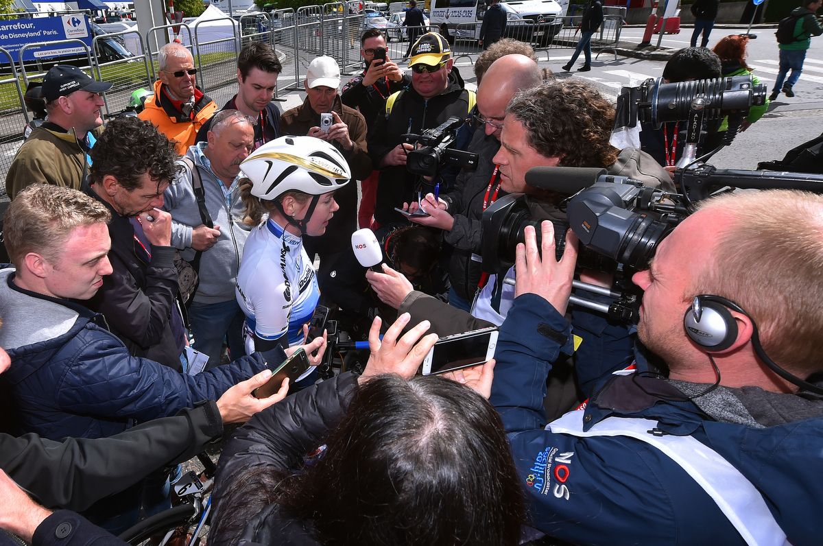A large press pack with Anna van der Breggen after her win