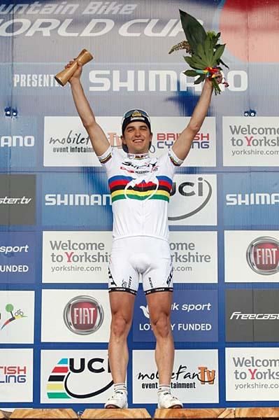 World Champion Nino Schurter (Scott Swisspower) atop the World Cup podium.