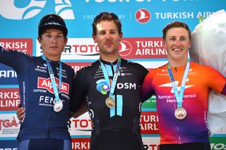 Sam Welsford (Team DSM) takes centre stage after winning stage 5