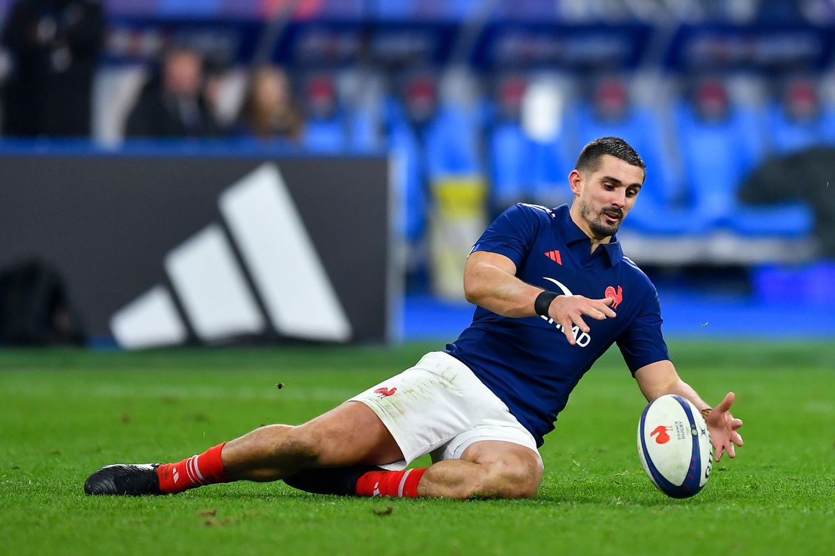 Thomas Ramos of France controls the ball during the Autumn Nations Series 2024 match between France and New Zealand at the Stade de France on November 16, 2024 in Paris, France.