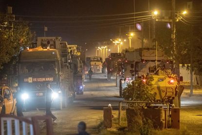 Turkish forces roll toward Syria