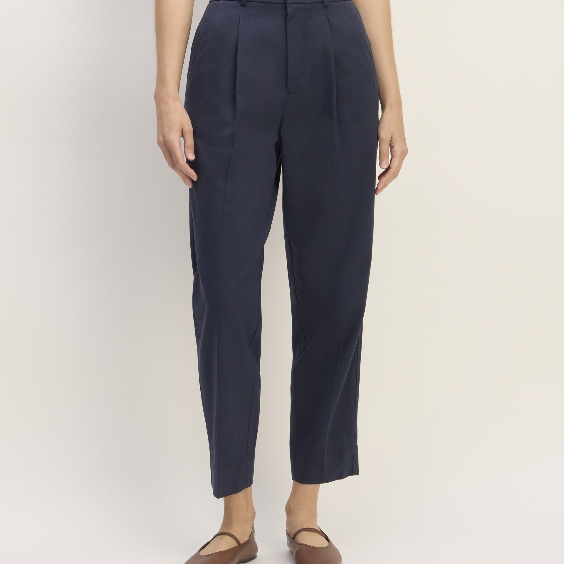 missing-image 31 قطعة أزياء مستوحاة من برادا يمكنك شراؤها لفصل الربيع