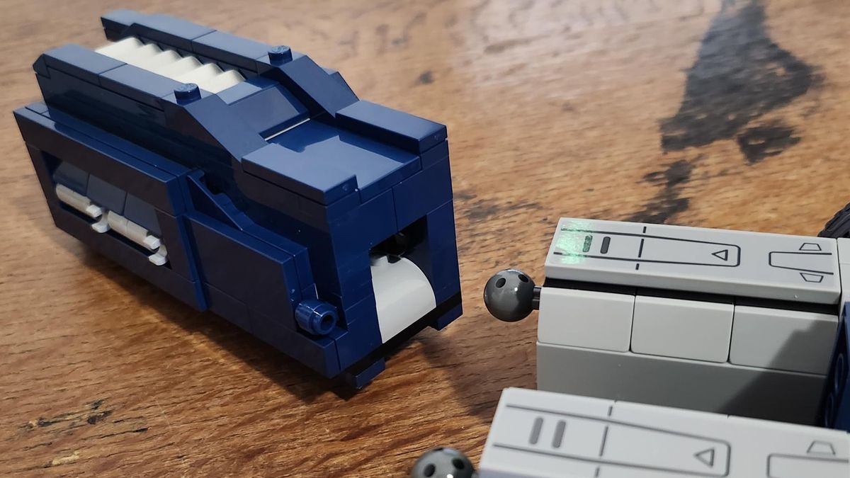 Lego Icons Optimus Prime (10302)_No knees
