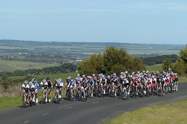 The peloton rolls along in the early kilometres of the stage, content on letting small breaks try their luck.