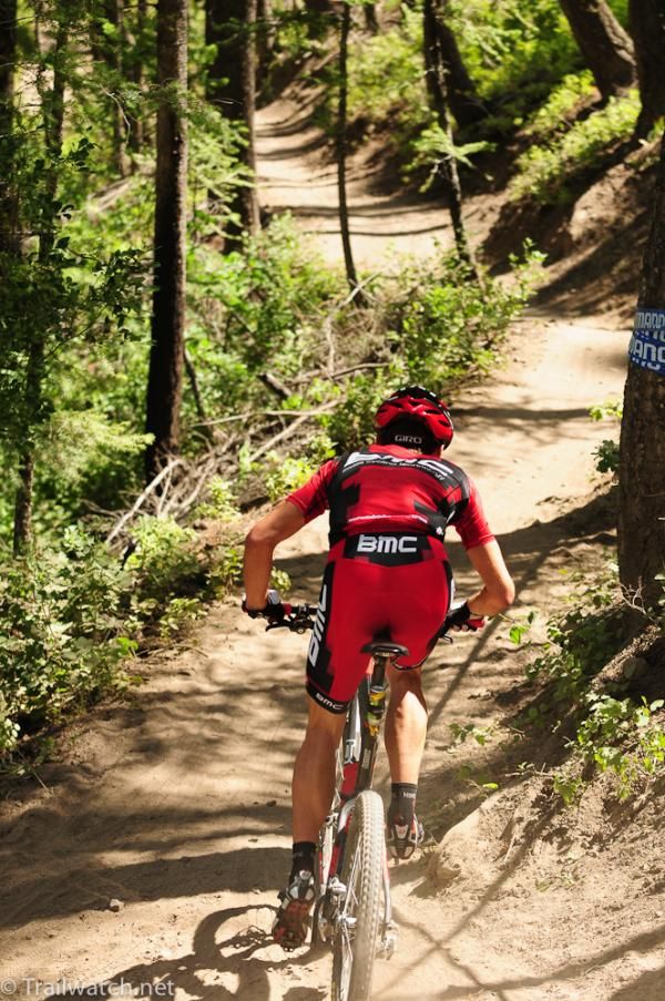 Stephen Ettinger (BMC) descends singletrack all alone