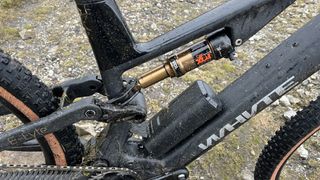 Whyte E-Lyte 140 battery and shock detail