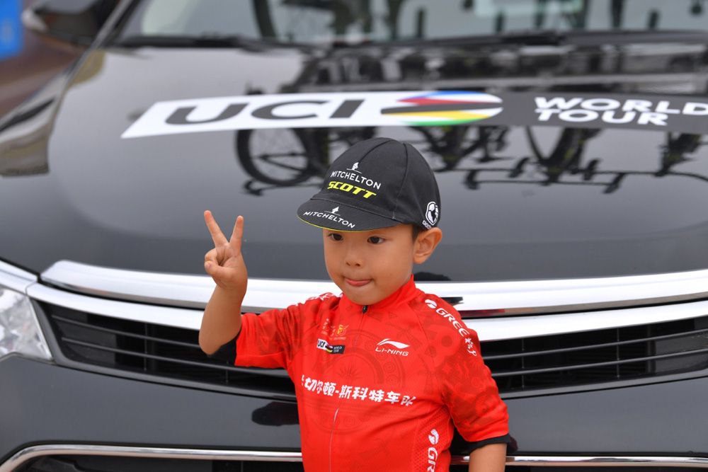 A young Chinese fan seemed to like pro cycling