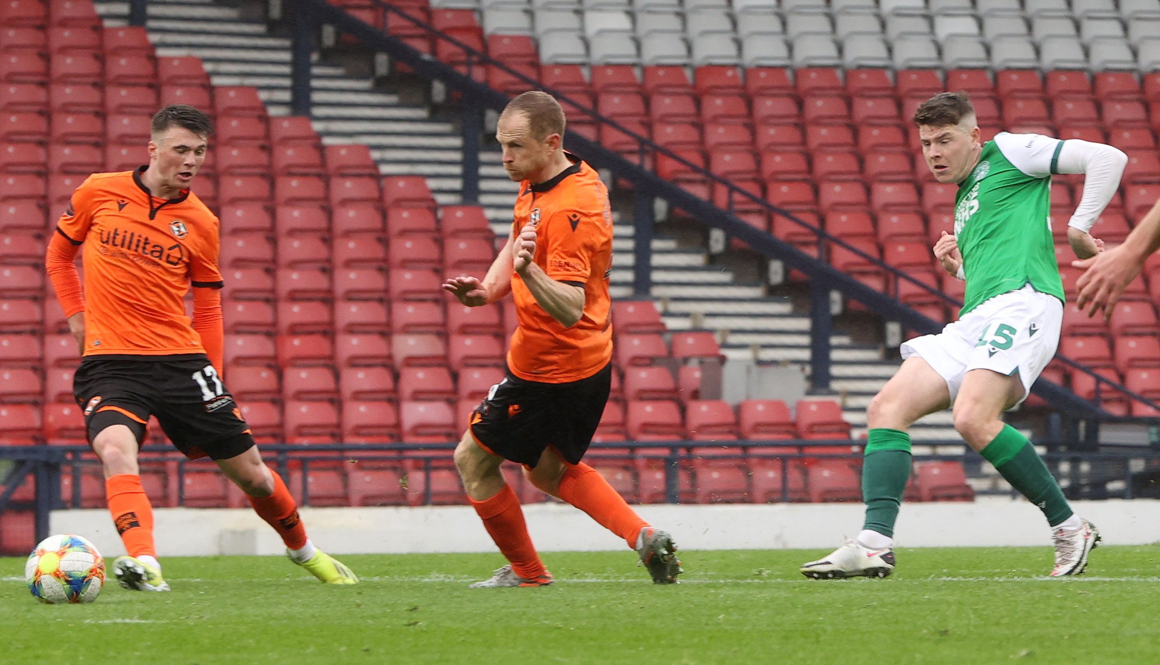 Kevin Nisbet scores Hibernian's opener