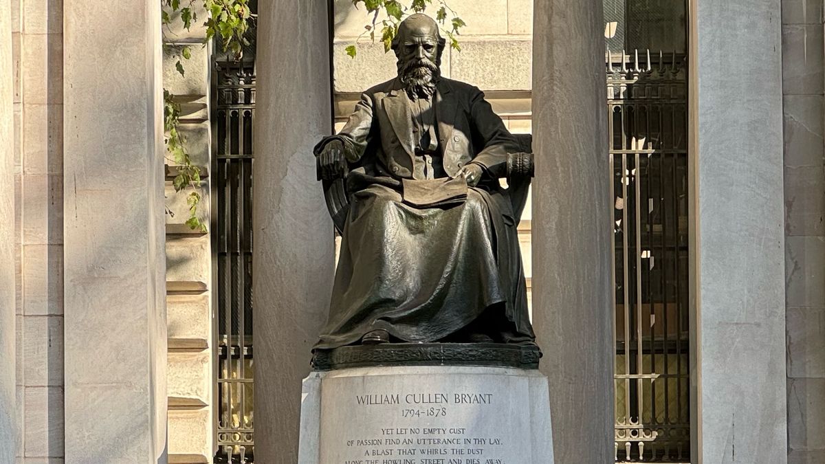 iPhone 15 Pro photo of statue