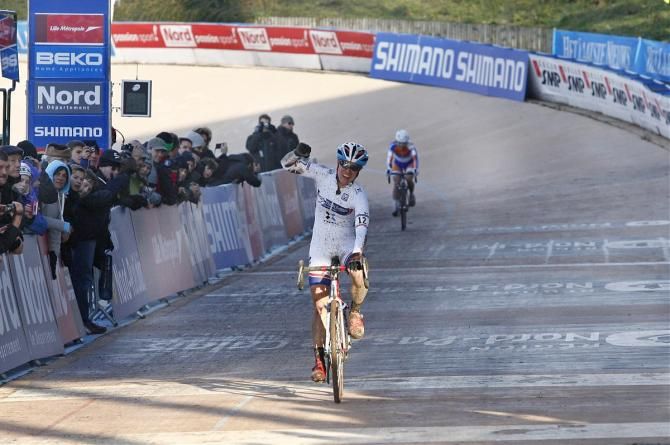 Katie Compton (Trek Cyclocross Collective) celebrates her victory in the fourth World Cup round on the famed Roubaix Velodrome.