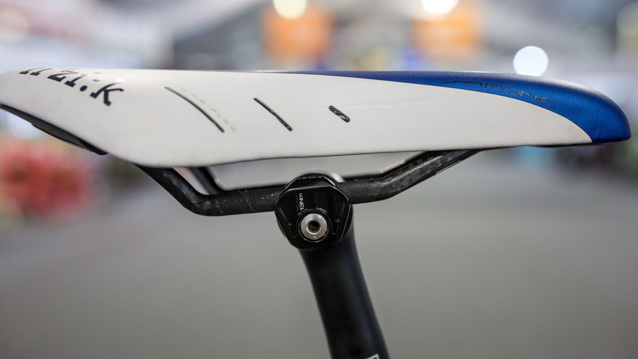 No set-back on the seat post and carbon seat rails