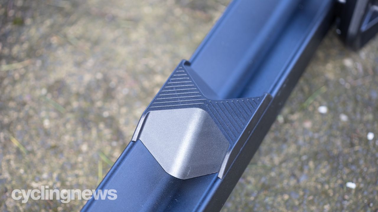 Saris Modular Hitch System (MHS) duo tray tire block