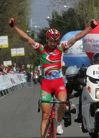 Branislau Samoilau winning a stage of the 2008 Settimana Ciclista Lombarda