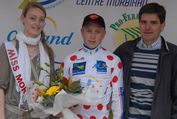 Anthony Ansard (VC Beauvaisien) wears the mountains classification jersey.