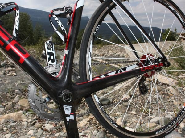 The Cronus' huge chain stays pay real noticeable dividends on the road.