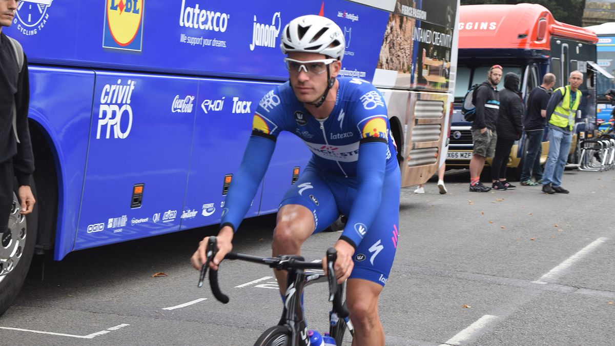 Arm warmers and clear sunglasses lenses were the order of the day as the rain began to drizzle at the stage start in Bristol