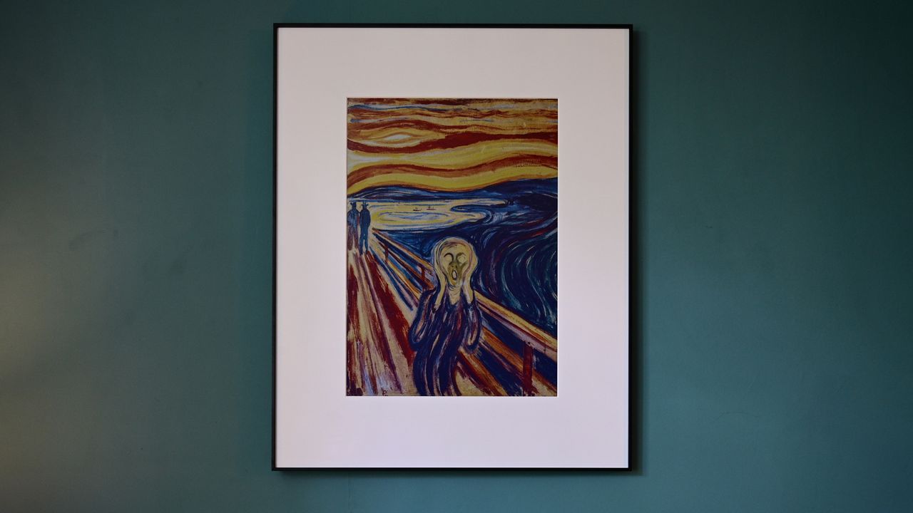 InkPoster Tela 28.5" frame showing painting
